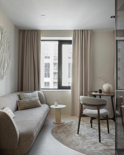 Всё и сразу - на 33 квадратах. 02