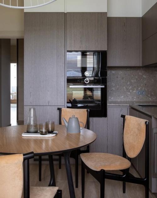 При оформлении этой небольшой кухни. 02