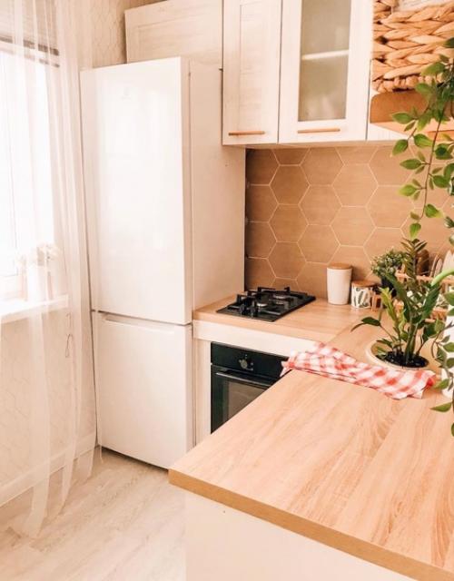 Небольшая квартира с кухней 7 м 2 и комнатой 18 м 2. 01