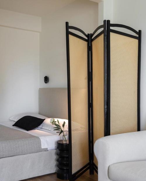 Минималистичная спальная комната и санузел. 02