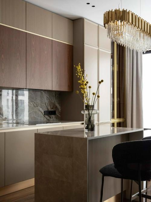 Золото и молдинги: стильная квартира в Петербурге. 03