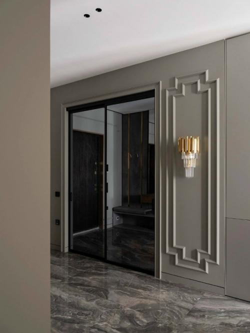 Золото и молдинги: стильная квартира в Петербурге. 09