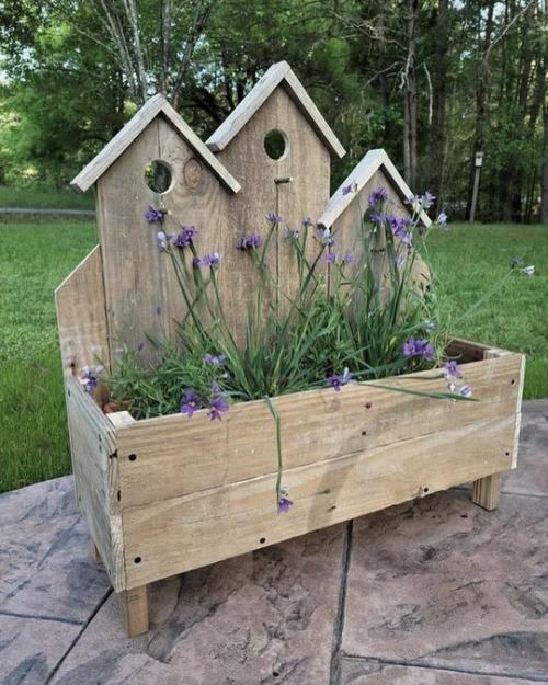 Интересные поделки для вашего садового участка. 01