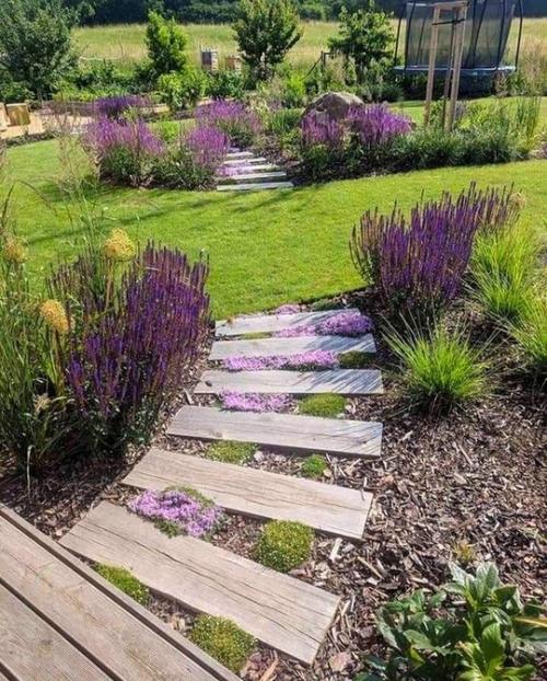 Много вариантов красивых дачных двориков. 08