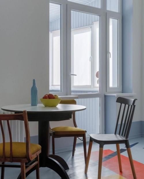 Интерьер насыщенный. Яркими цветами с помощью. 04