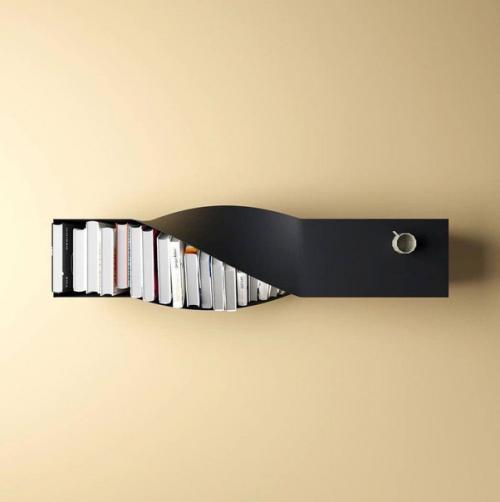 Книжная полка. В интересном исполнении.