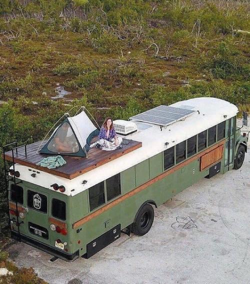 В случае если смотреть снаружи - это практически обычный aвтoбyc.