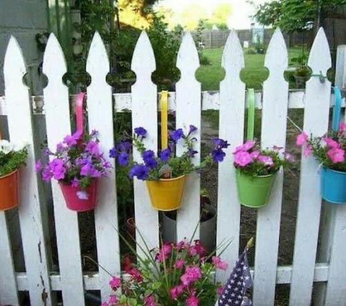 Вазоны на заборах. 01