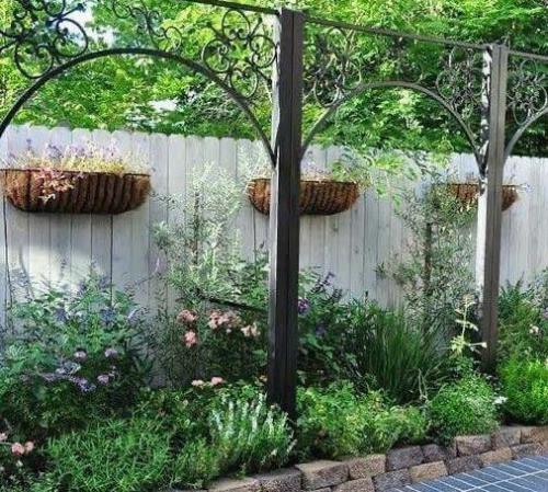 Вазоны на заборах. 02