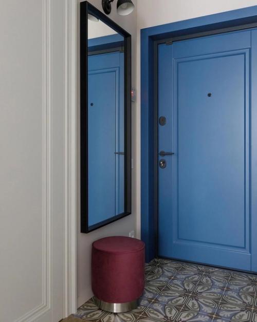 Оформление небольшой прихожей. 01