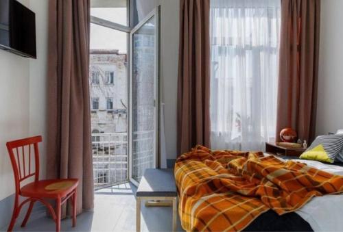 Интерьер насыщенный. Яркими цветами с помощью. 03