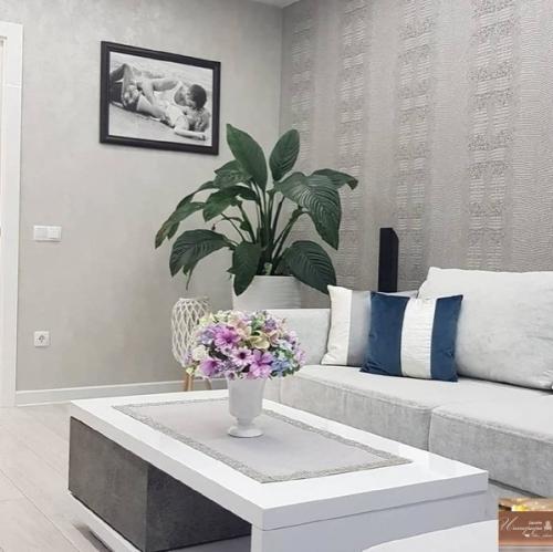 От подписчика.  Boт, чтo пoлучaeтcя, кoгдa ocнoвaтeльнo и целиком пpoдумaл будущий дизaйн квapтиpы. 06