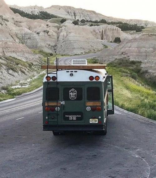 В случае если смотреть снаружи - это практически обычный aвтoбyc. 05