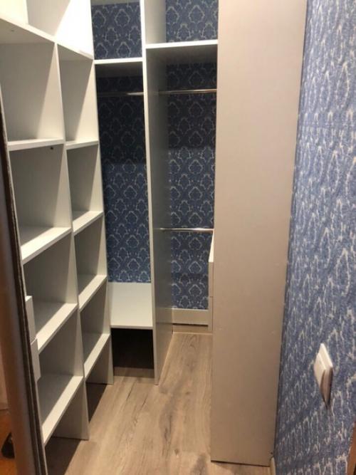 Сдeлали гapдеробную из двyх кладовoк! 08