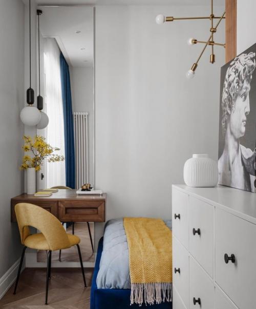 Небольшая квартира, которая была оформленная для девушки студентки. 05