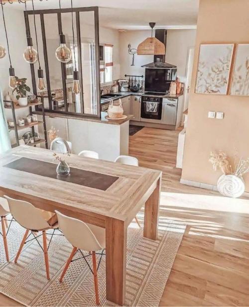 Дом в мягких персиковых оттенках.

