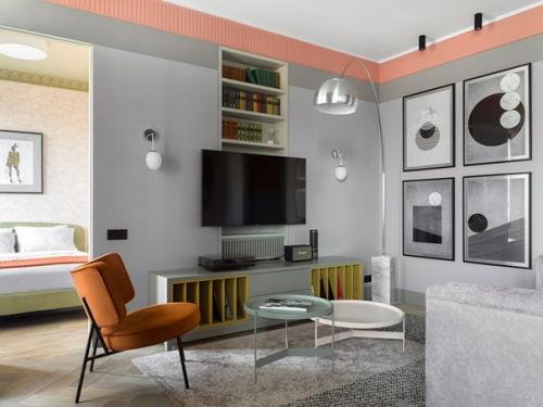 Интерьер с цветными акцентами (55 кв. 02