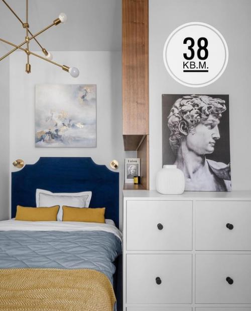 Небольшая квартира, которая была оформленная для девушки студентки.