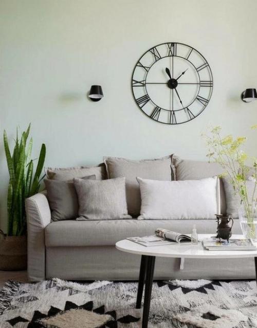 На стенах квартиры была простая, базовая отделка. 01