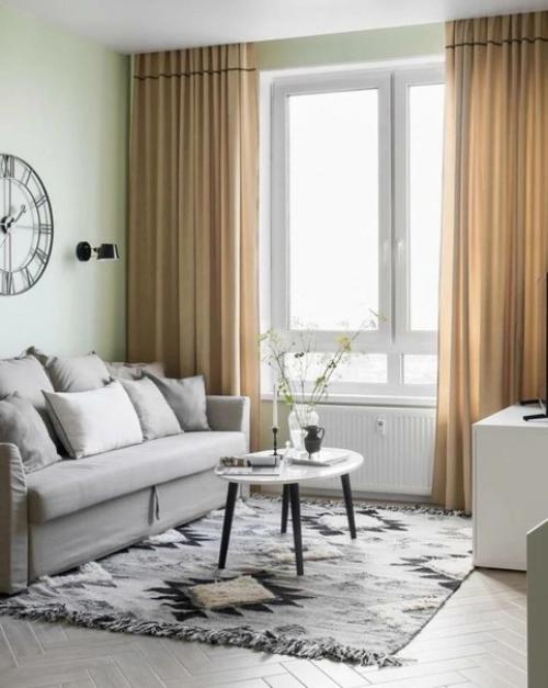 На стенах квартиры была простая, базовая отделка.