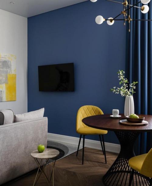 Небольшая квартира, которая была оформленная для девушки студентки. 03