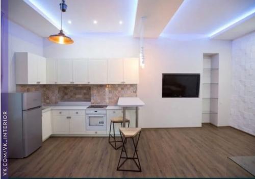 Обеденного стола не хватает со стульями. 01