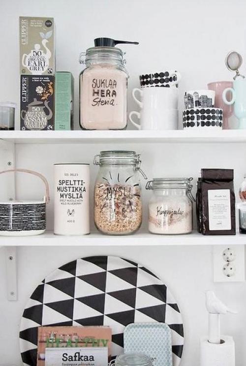 Правильное хранение. Круп и специй в баночках.