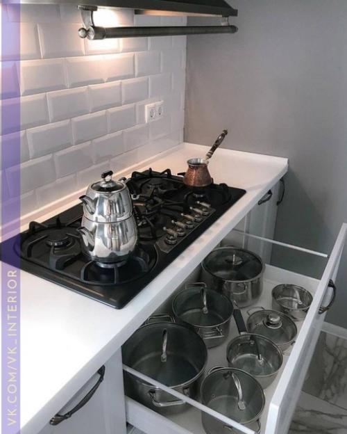 Хорошая кухня!  Я бы на такой с большим удовольствием готовила. 04