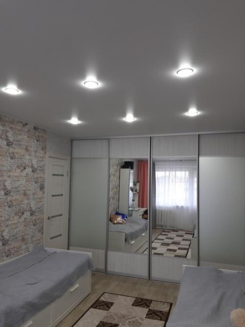 Добрый день.  Комната девочек 15 и 10 лет. 02