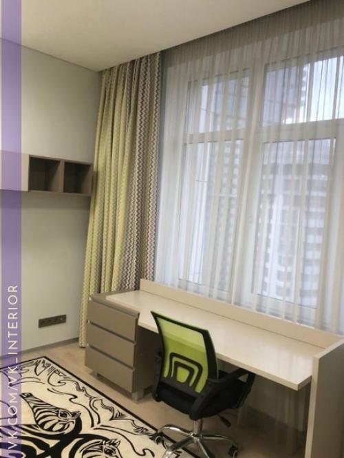 Отлично.  Парень сможет внести свои коррективы и оживить комнату. 03