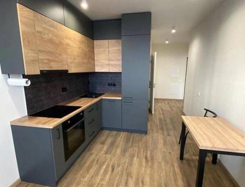 Стильный, современный интерьер квартиры сразу после ремонта. 01