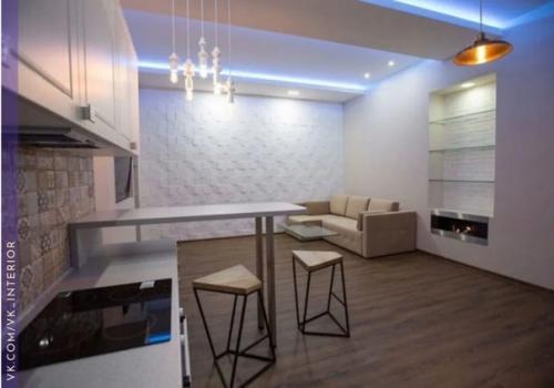 Обеденного стола не хватает со стульями. 03