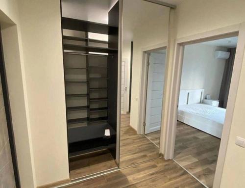 Стильный, современный интерьер квартиры сразу после ремонта. 06