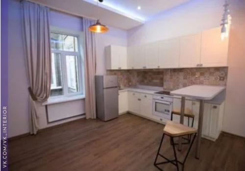 Обеденного стола не хватает со стульями. 02