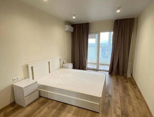 Стильный, современный интерьер квартиры сразу после ремонта. 05