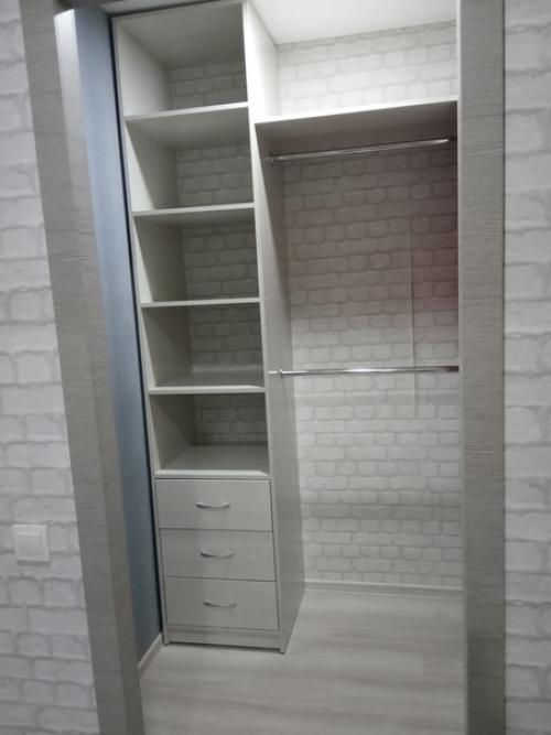 Сделали небольшую гардеробную!