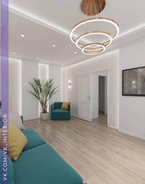 А вы бы стали добавлять еще мебель или декор в интерьер этой гостиной. 02