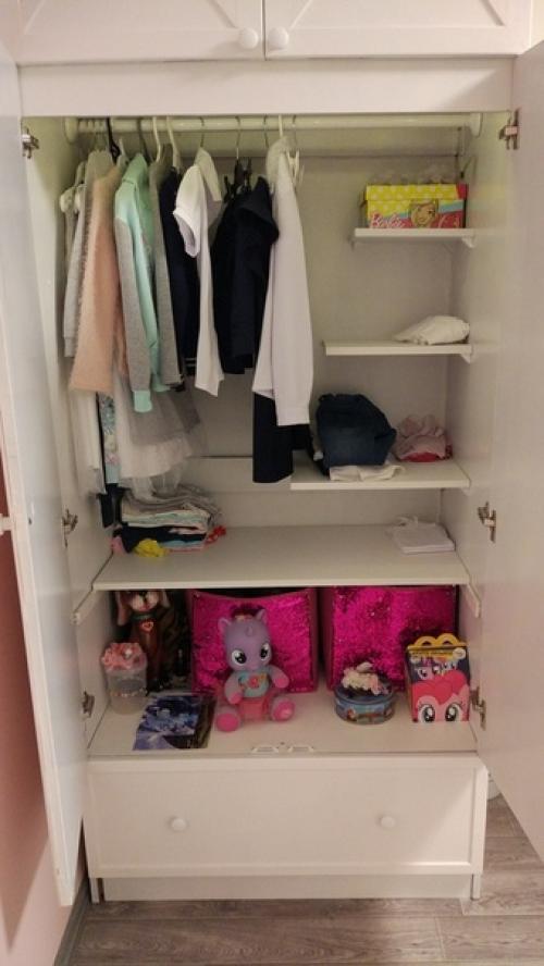 Обновила старый шкаф, который остался от прежних владельцев квартиры. 05