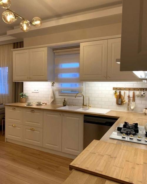 Чудесная, уютная кухня. 01