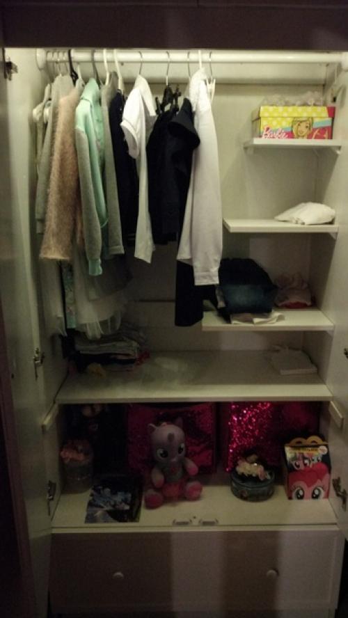 Обновила старый шкаф, который остался от прежних владельцев квартиры. 06