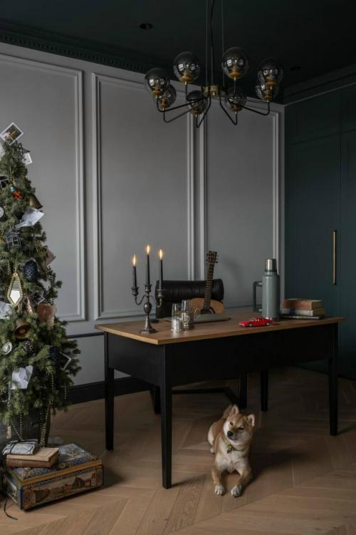 Квартира для молодой художницы в Москве с новогодним декором. 07