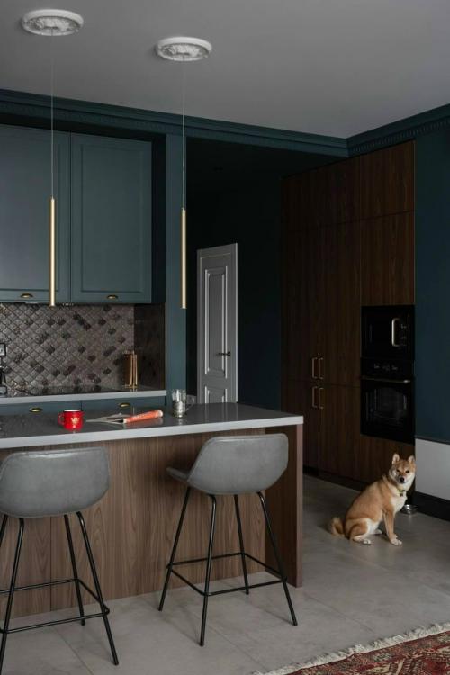 Квартира для молодой художницы в Москве с новогодним декором. 01