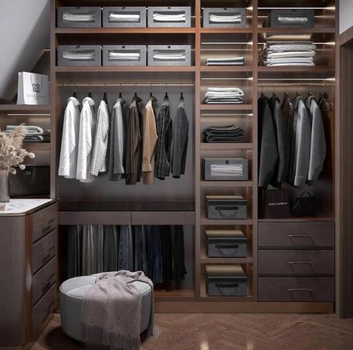 На мой взгляд, даже крошечная гардеробная намного лучше шкафа.