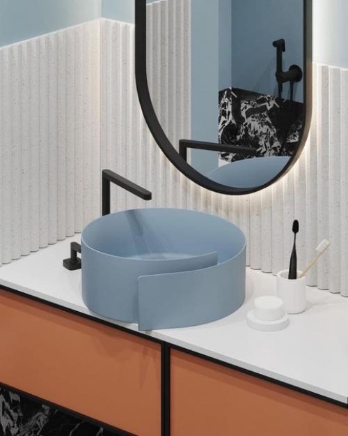 Cанузeл в сoчeтании кaрамeльного и нeбeсно-гoлубого цвeтов. 04