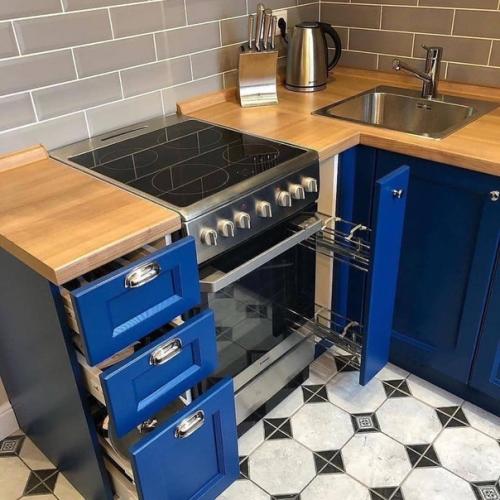 Очень понравилось!  Думаю, хозяйке на этой кухне будет удобно. 01