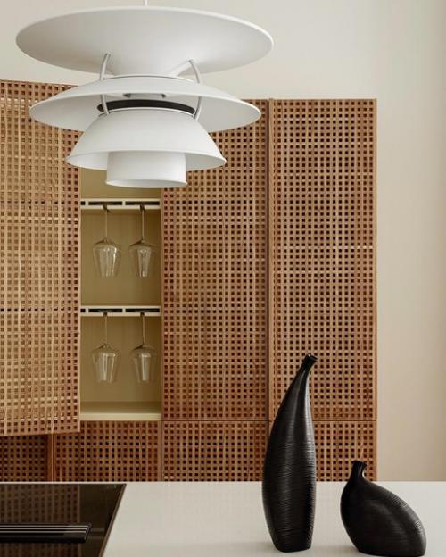 Только в том случае, если квартира холостяка, то это необязательно темные оттенки. 05