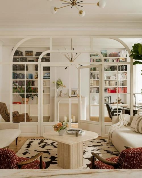 Квартира с историей: классика, которая звучит современно. 03