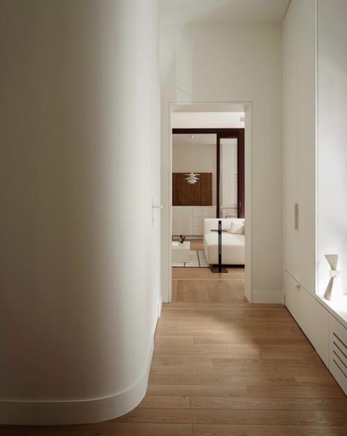 Только в том случае, если квартира холостяка, то это необязательно темные оттенки. 01