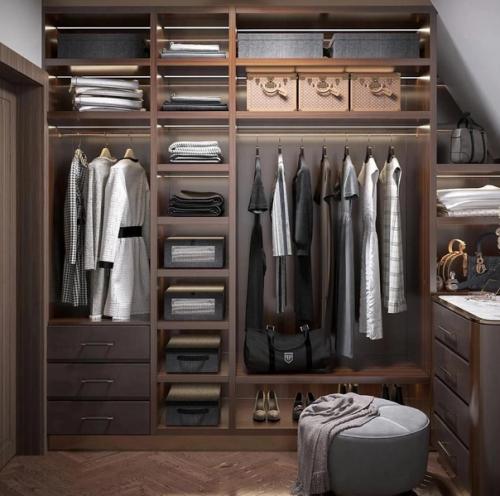 На мой взгляд, даже крошечная гардеробная намного лучше шкафа. 02