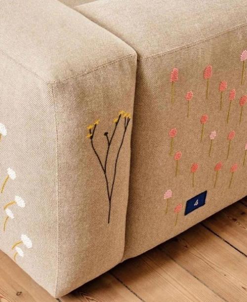 Дизайнерское украшение дивана. 04